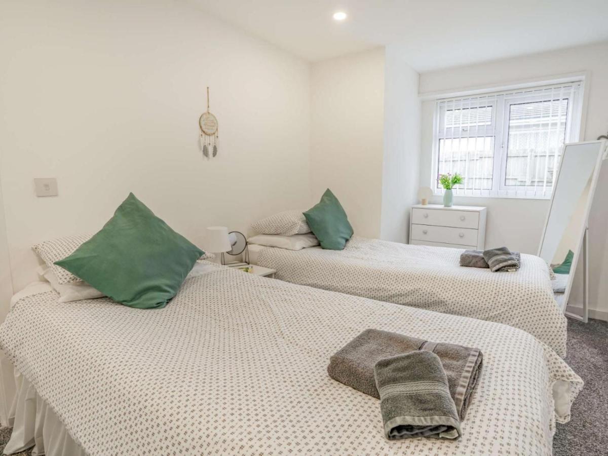 3-Bed 5-6 Berth Modernised Bungalow! Tenby Esterno foto