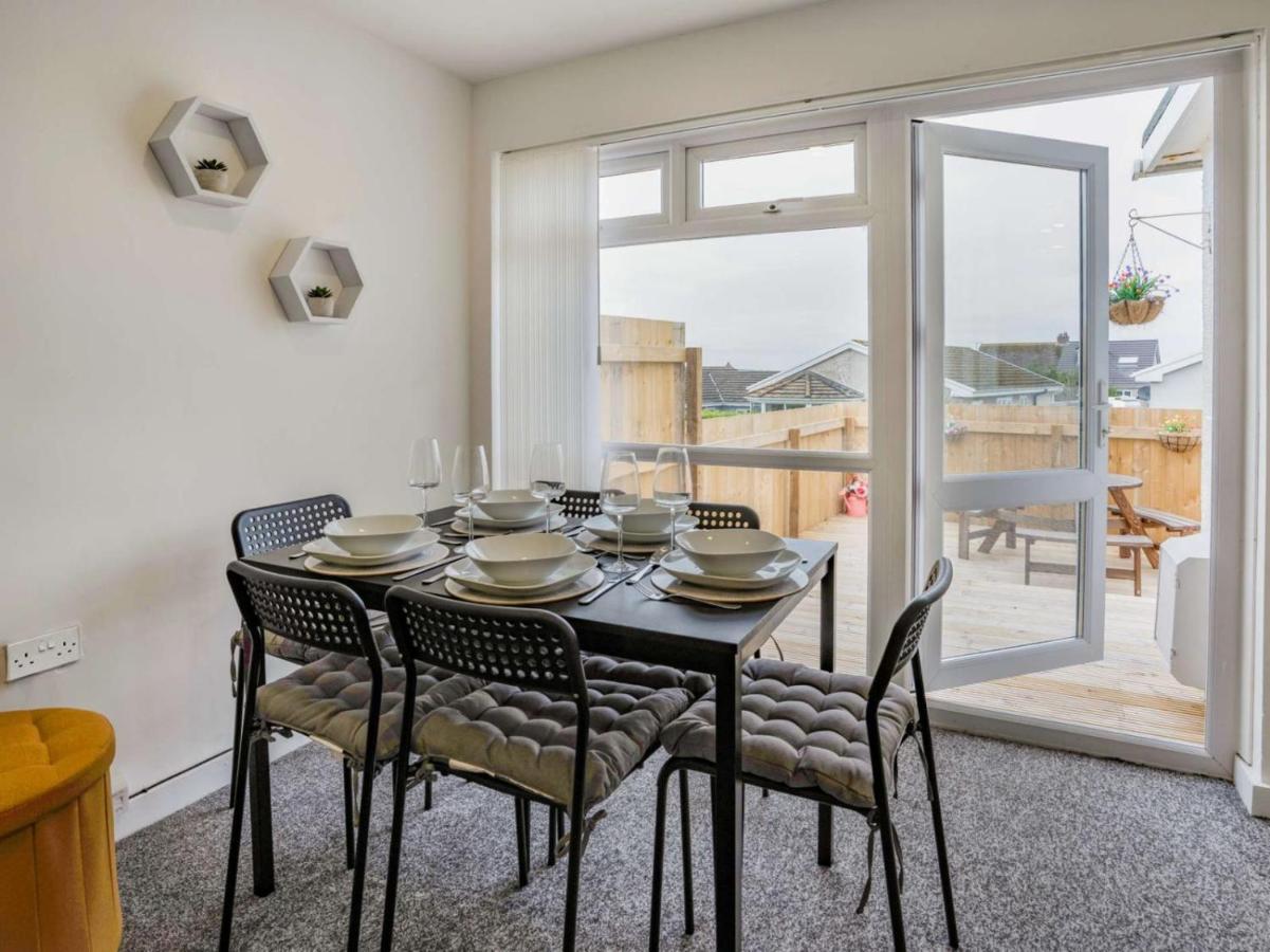 3-Bed 5-6 Berth Modernised Bungalow! Tenby Esterno foto