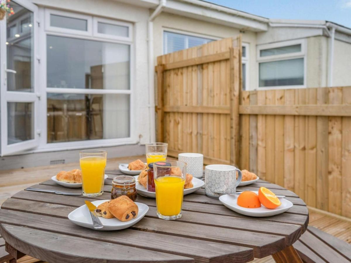 3-Bed 5-6 Berth Modernised Bungalow! Tenby Esterno foto