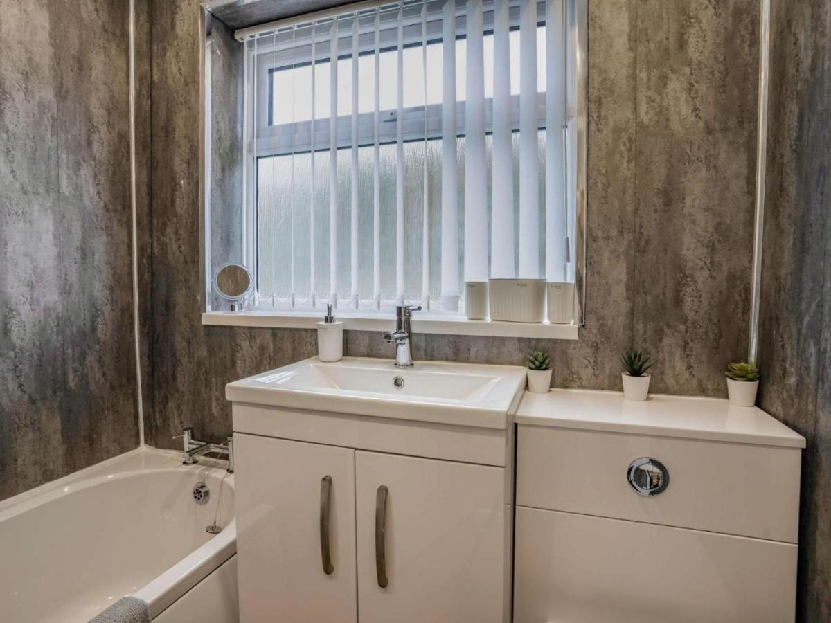 3-Bed 5-6 Berth Modernised Bungalow! Tenby Esterno foto