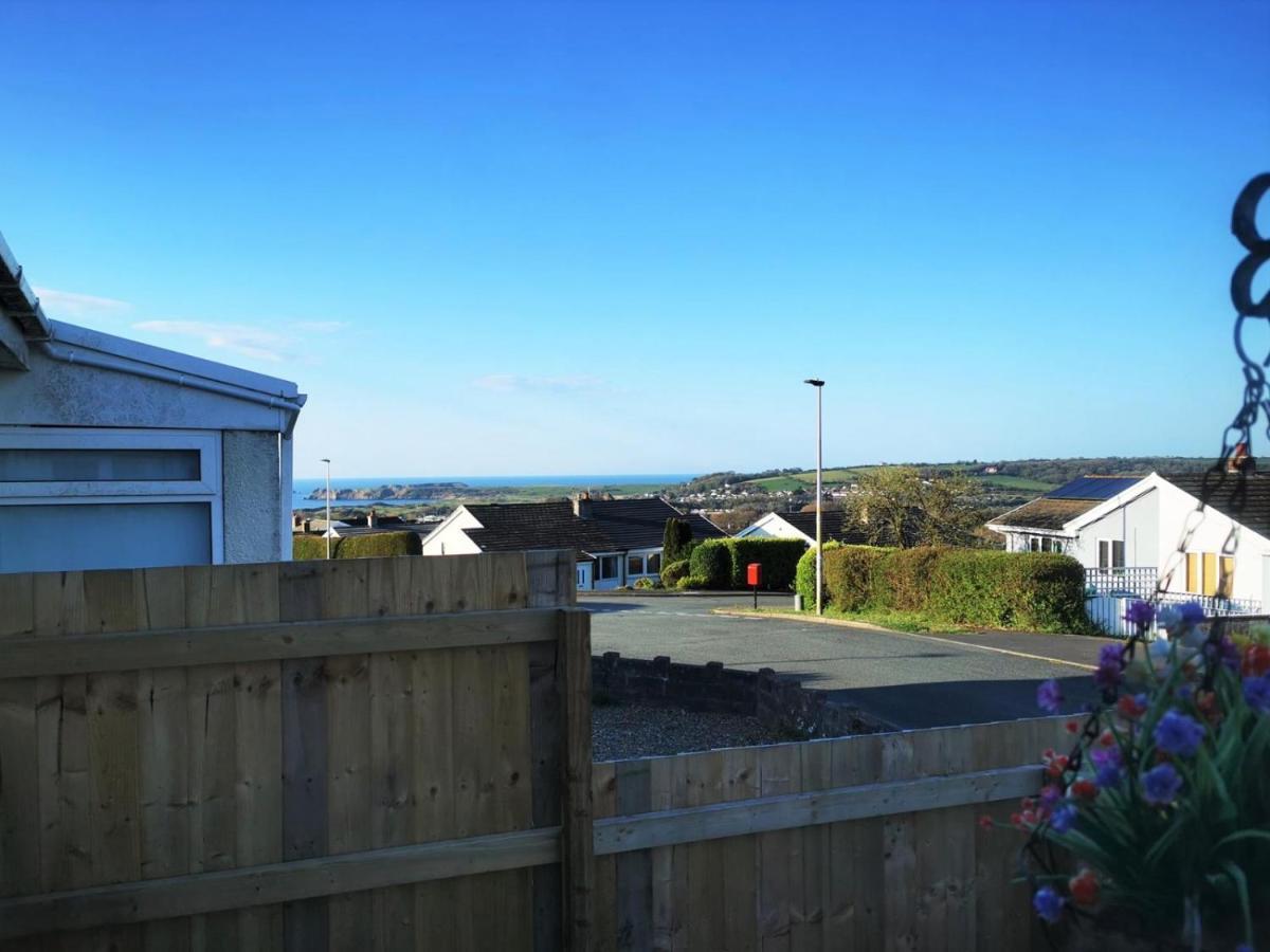 3-Bed 5-6 Berth Modernised Bungalow! Tenby Esterno foto